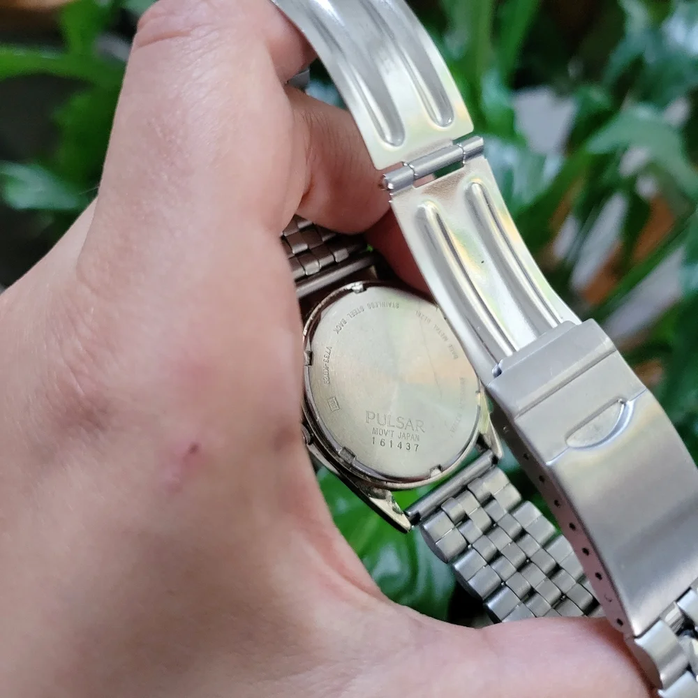 Classic Pulsar Silver Calendar Watch